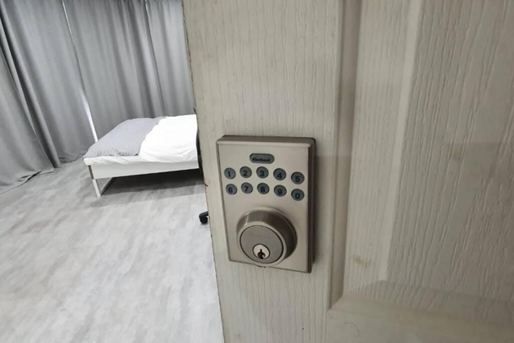 Dana-Spacious Private Room In Shared 2-Bedroom Apartment-1 Canberra Exterior photo