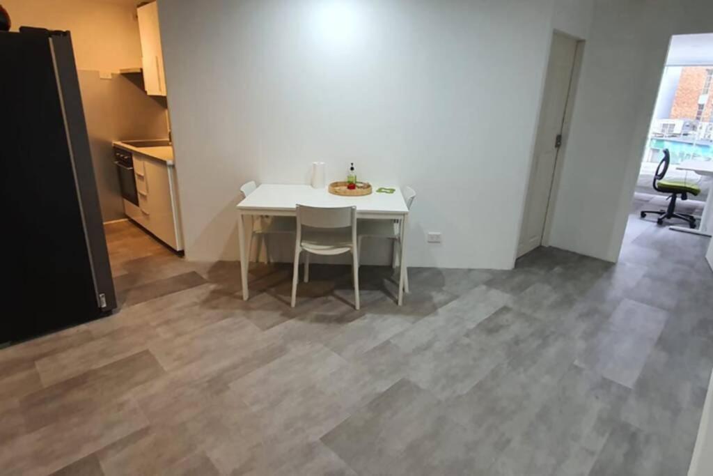 Dana-Spacious Private Room In Shared 2-Bedroom Apartment-1 Canberra Exterior photo
